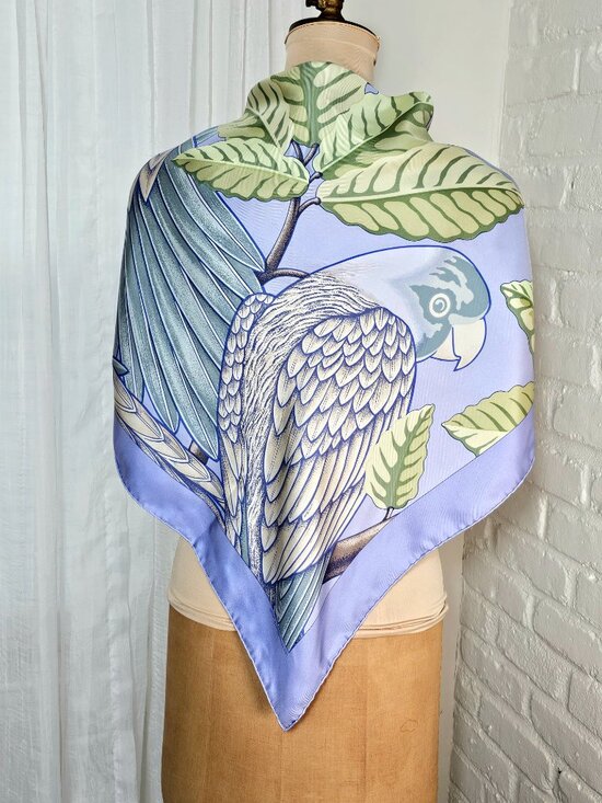 Hermès Silk Scarf 90cm Carré Bird Print Lavender Green 34” | Hand Rolled | Box - Picture 3 of 16